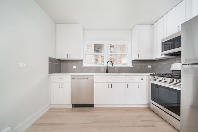 5201 W Wellington Avenue 2E, Chicago, IL 60641