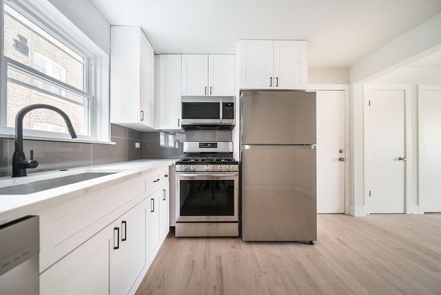 5201 W Wellington Avenue 2E, Chicago, IL 60641