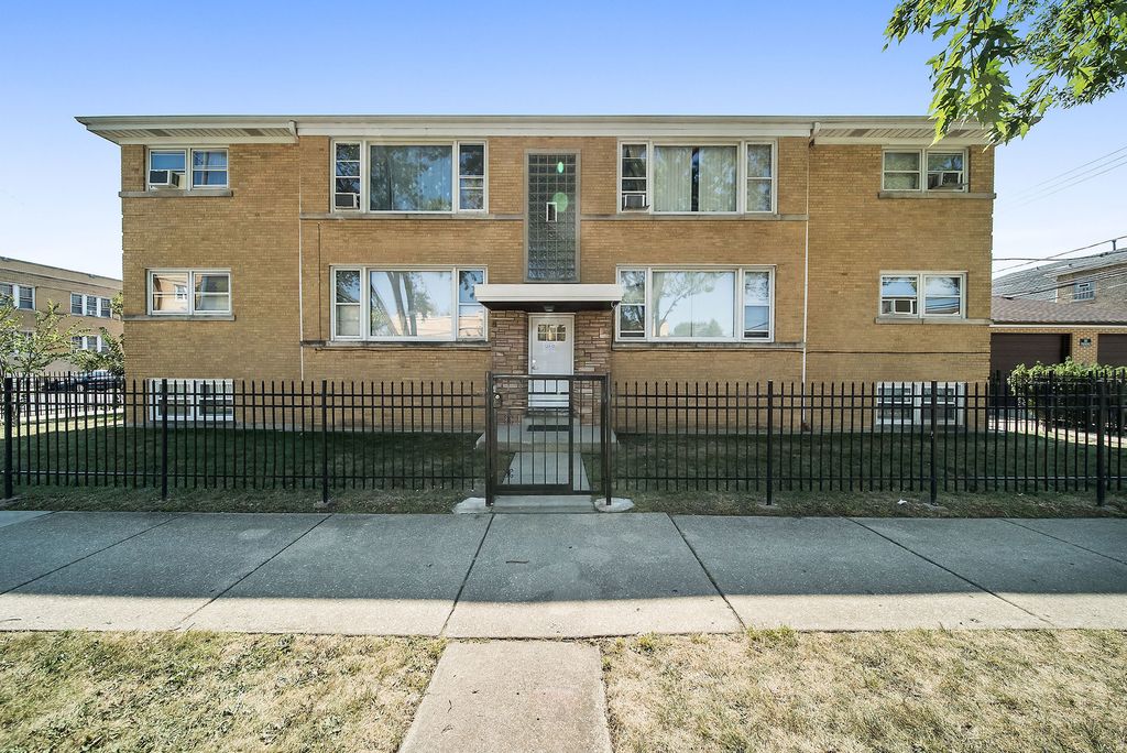 5201 W Wellington Avenue 2E, Chicago, IL 60641