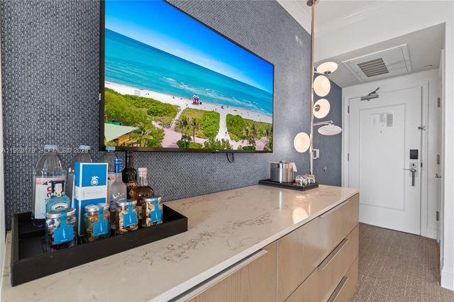 4401 Collins Avenue 2517, Miami Beach, FL 33140