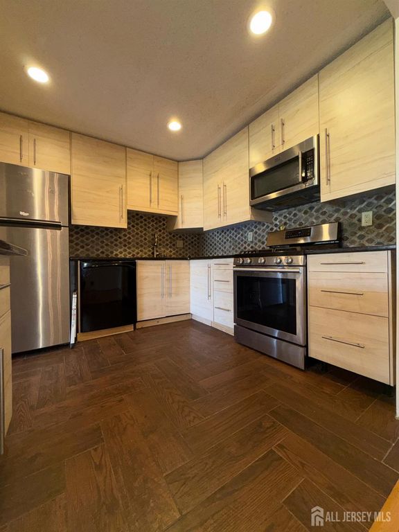 380 Lancaster Court, Piscataway, NJ 08854
