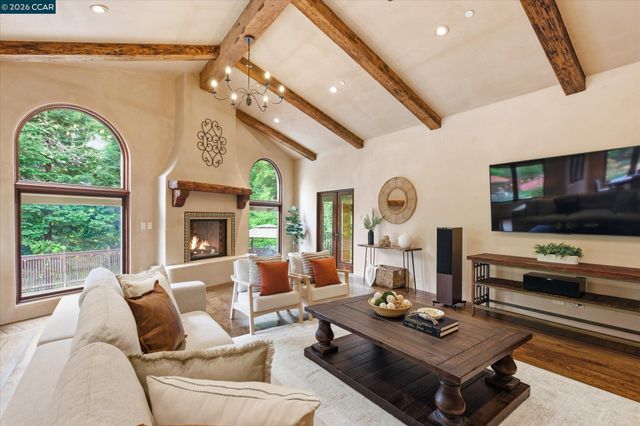 80 Rheem Blvd, Orinda, CA 94563