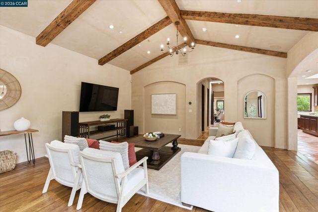 80 Rheem Blvd, Orinda, CA 94563