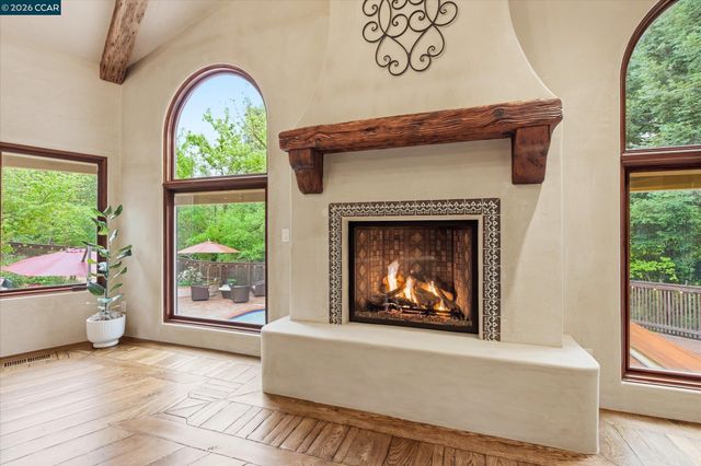 80 Rheem Blvd, Orinda, CA 94563