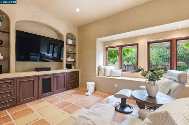 80 Rheem Blvd, Orinda, CA 94563