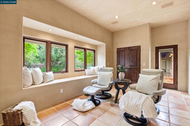 80 Rheem Blvd, Orinda, CA 94563