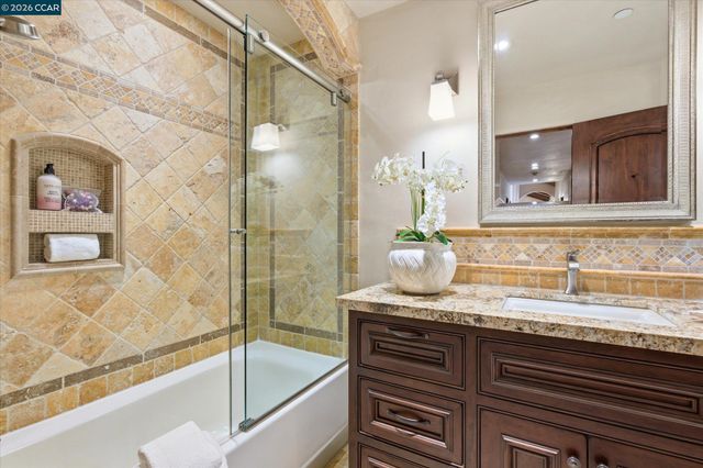 80 Rheem Blvd, Orinda, CA 94563