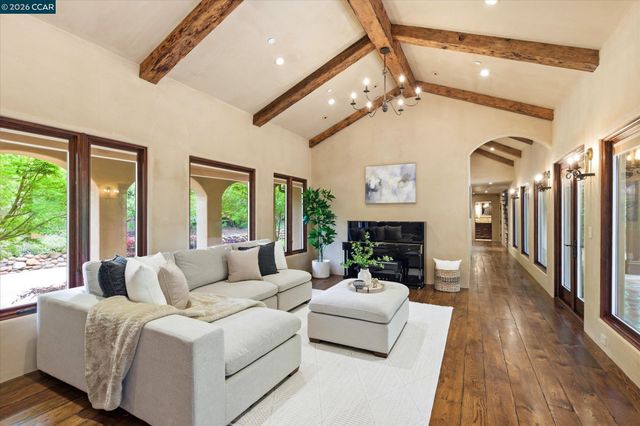 80 Rheem Blvd, Orinda, CA 94563