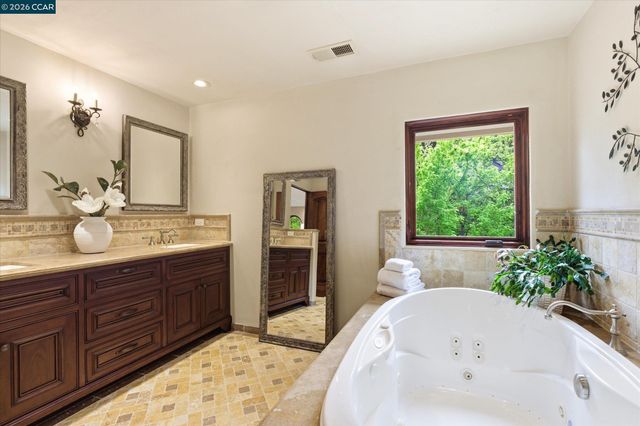 80 Rheem Blvd, Orinda, CA 94563