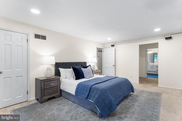 7 DALE DR, Voorhees, NJ 08043