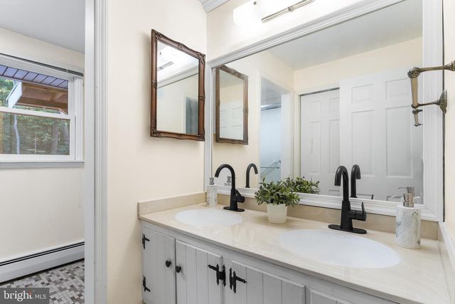 7 DALE DR, Voorhees, NJ 08043