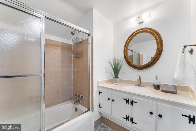 7 DALE DR, Voorhees, NJ 08043