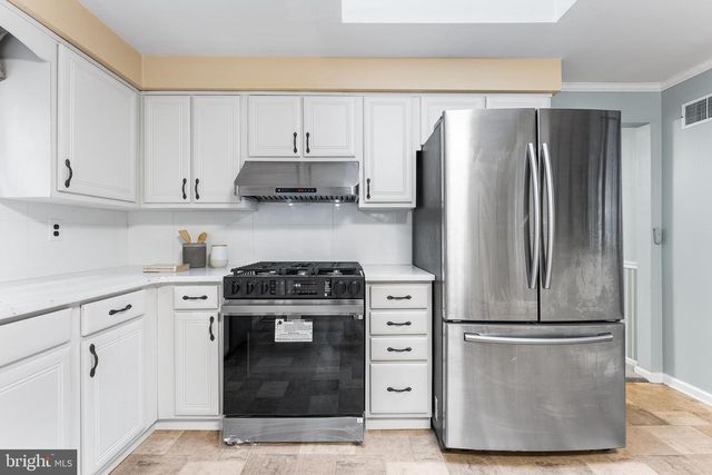 7 DALE DR, Voorhees, NJ 08043