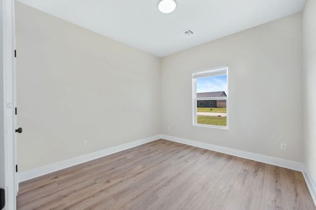 471 E Harper St, Valley Center, KS 67147