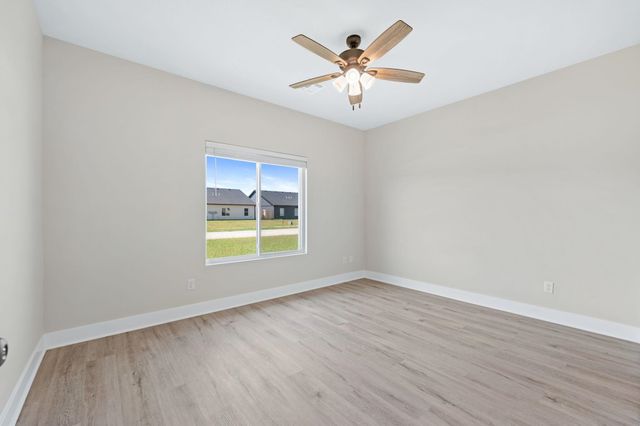 471 E Harper St, Valley Center, KS 67147