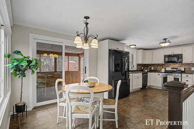 7291 County Farm Road, Greenville, MI 48838