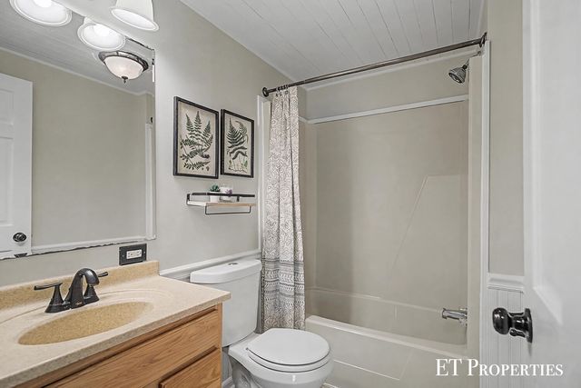 7291 County Farm Road, Greenville, MI 48838