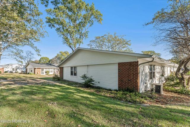 829F Balmoral Court, Lakewood, NJ 08701