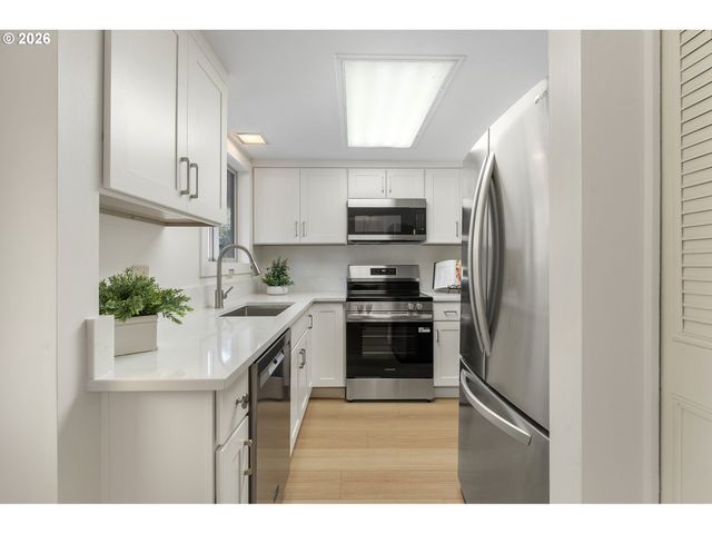 11575 Sw CROWN Ct 2, King City, OR 97224