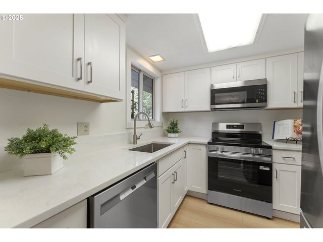 11575 Sw CROWN Ct 2, King City, OR 97224