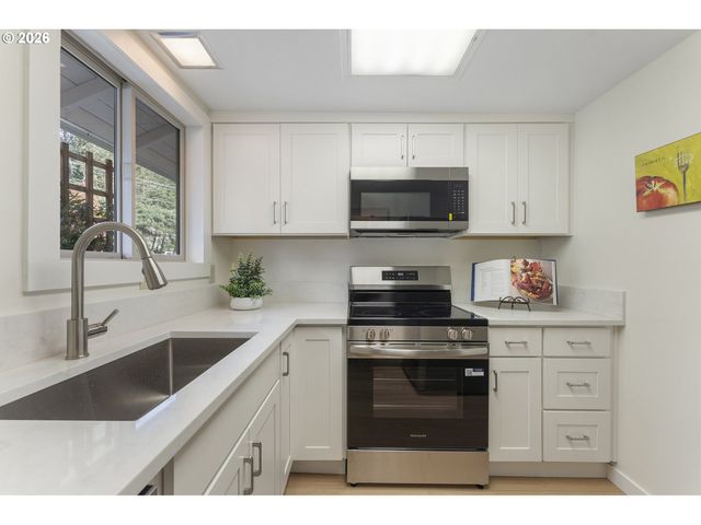 11575 Sw CROWN Ct 2, King City, OR 97224