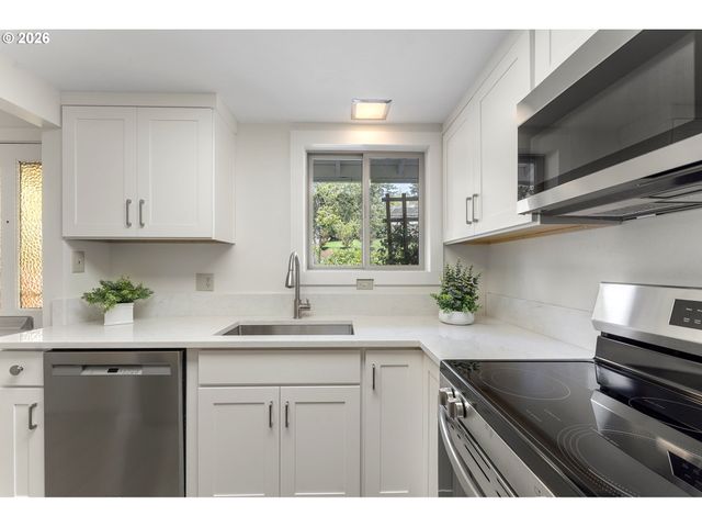 11575 Sw CROWN Ct 2, King City, OR 97224