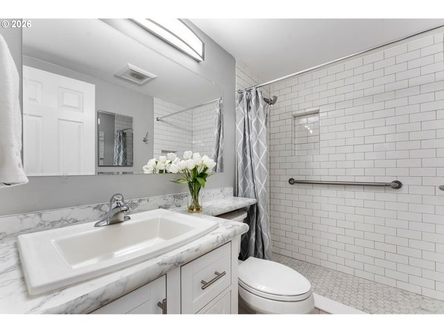 11575 Sw CROWN Ct 2, King City, OR 97224