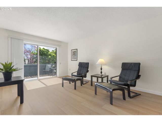 11575 Sw CROWN Ct 2, King City, OR 97224