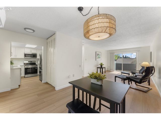 11575 Sw CROWN Ct 2, King City, OR 97224