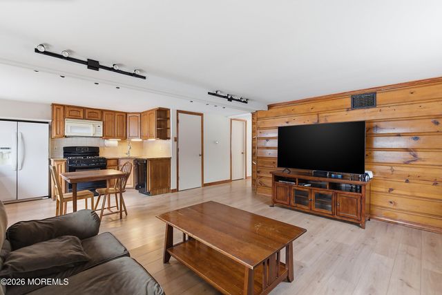 47 Willow Road, Tinton Falls, NJ 07724