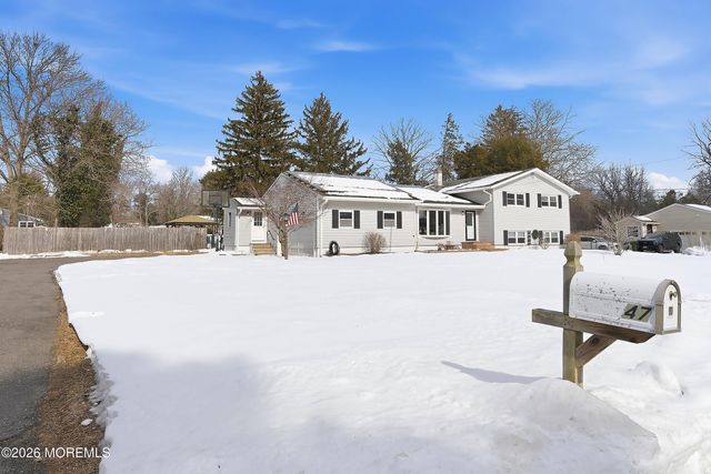 47 Willow Road, Tinton Falls, NJ 07724