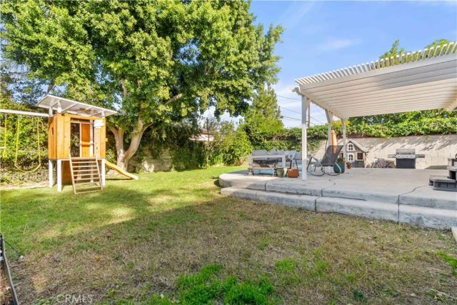 17145 Strathern Street, Lake Balboa, CA 91406