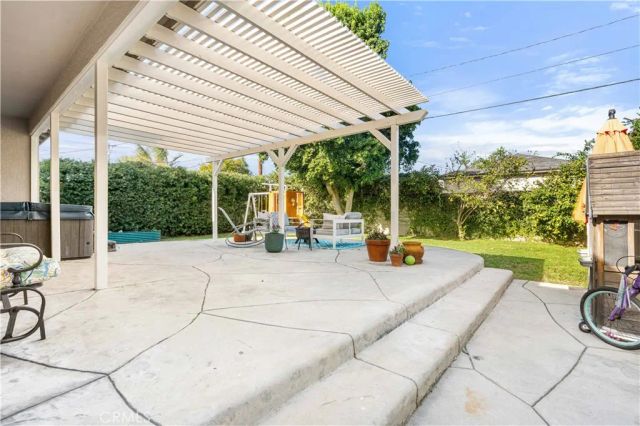 17145 Strathern Street, Lake Balboa, CA 91406