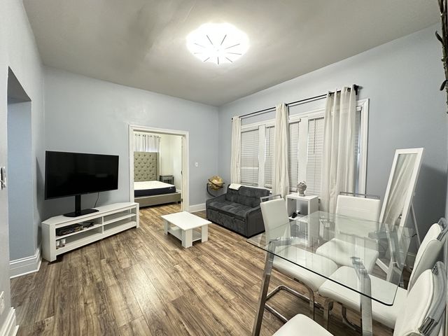 720 N Elizabeth Street 2, Chicago, IL 60642