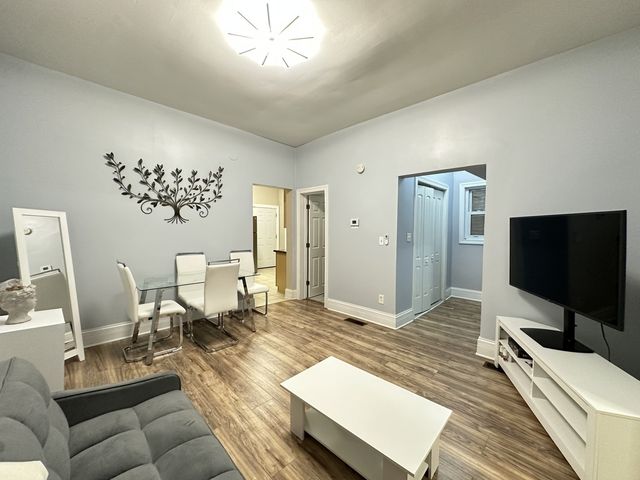 720 N Elizabeth Street 2, Chicago, IL 60642