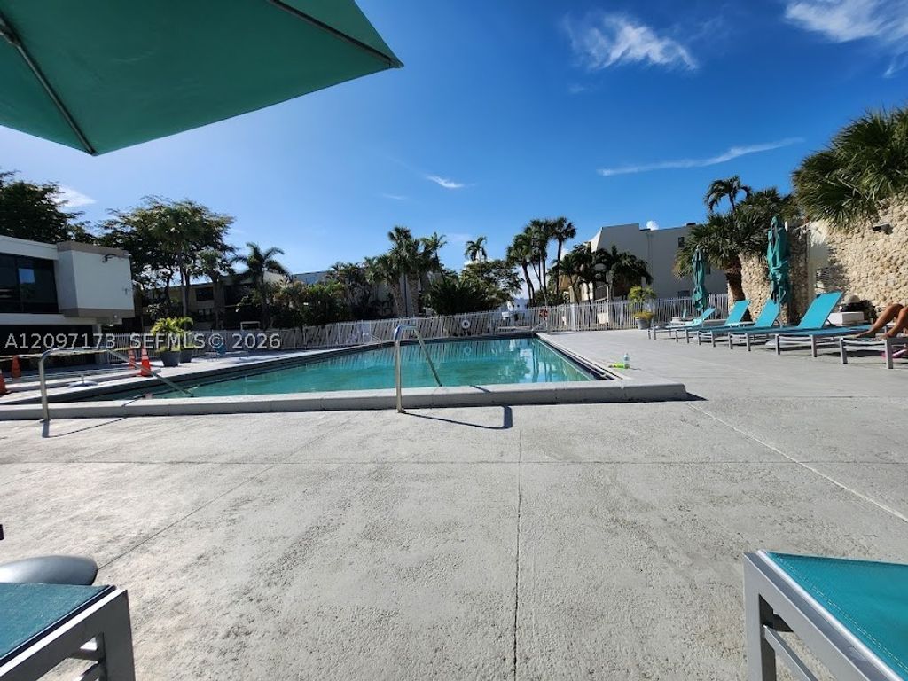 20200 W Country Club Dr 109, Aventura, FL 33180