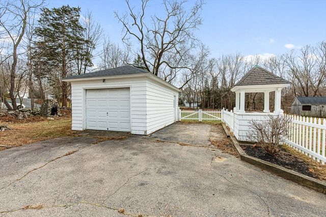 69 Tremont St, Rehoboth, MA 02769