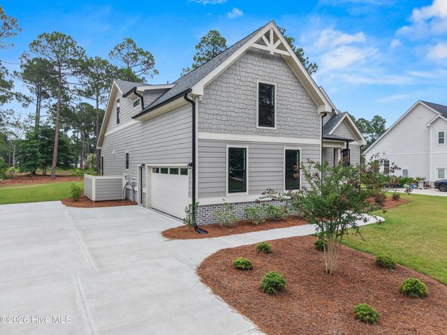 668 Breezewood Drive SE, Bolivia, NC 28422