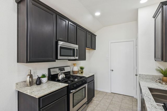 417 De Coster Boulevard, Alvin, TX 77511