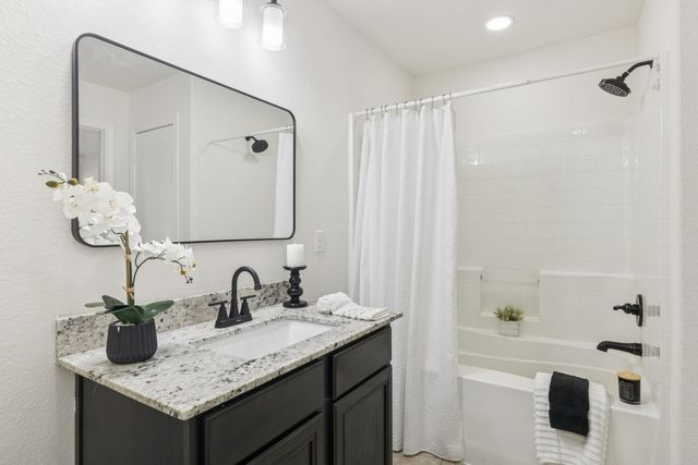 417 De Coster Boulevard, Alvin, TX 77511