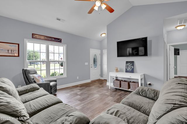 133 Fallbrook Lane, Rocky Point, NC 28457