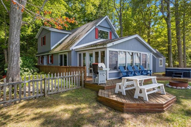 997 Lake Lane, Casco Twp, MI 49090