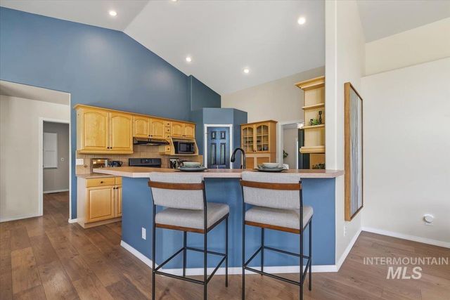 9940 Aztlan Dr, Nampa, ID 83686