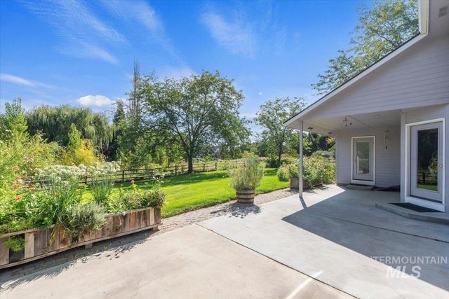 9940 Aztlan Dr, Nampa, ID 83686