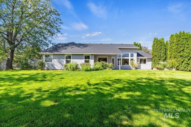 9940 Aztlan Dr, Nampa, ID 83686