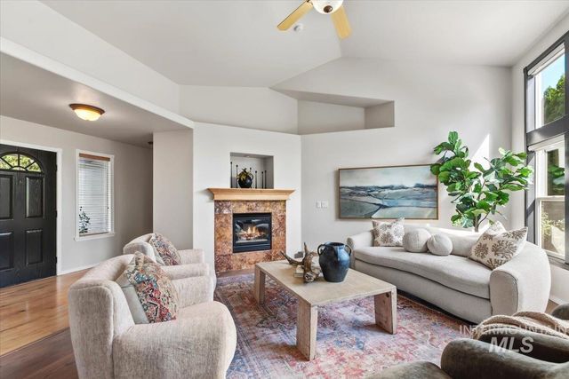 9940 Aztlan Dr, Nampa, ID 83686