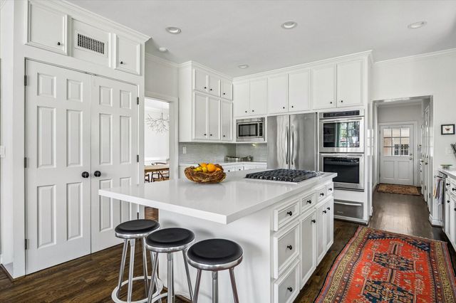 2133 Inwood Drive, Houston, TX 77019