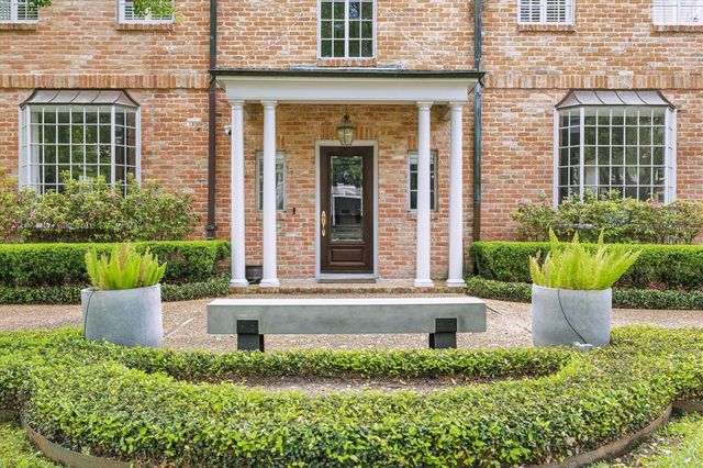 2133 Inwood Drive, Houston, TX 77019