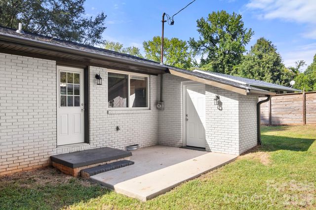 2427 Carrington Court, Charlotte, NC 28208
