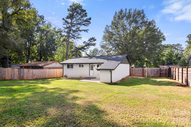 2427 Carrington Court, Charlotte, NC 28208